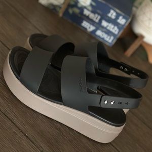 Crocs Brooklyn platform wedges sz 8